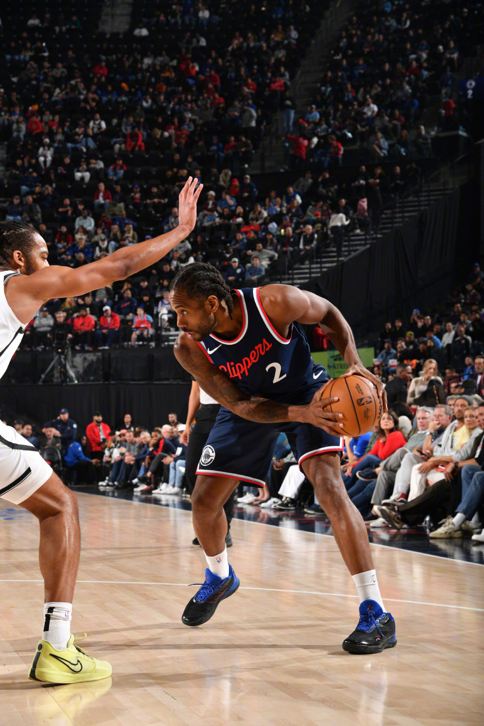 清晨布鲁克林篮网备战NBA季后赛，回应争议细节曝光，质疑声仍在，赛程密集仍需轮换的简单介绍