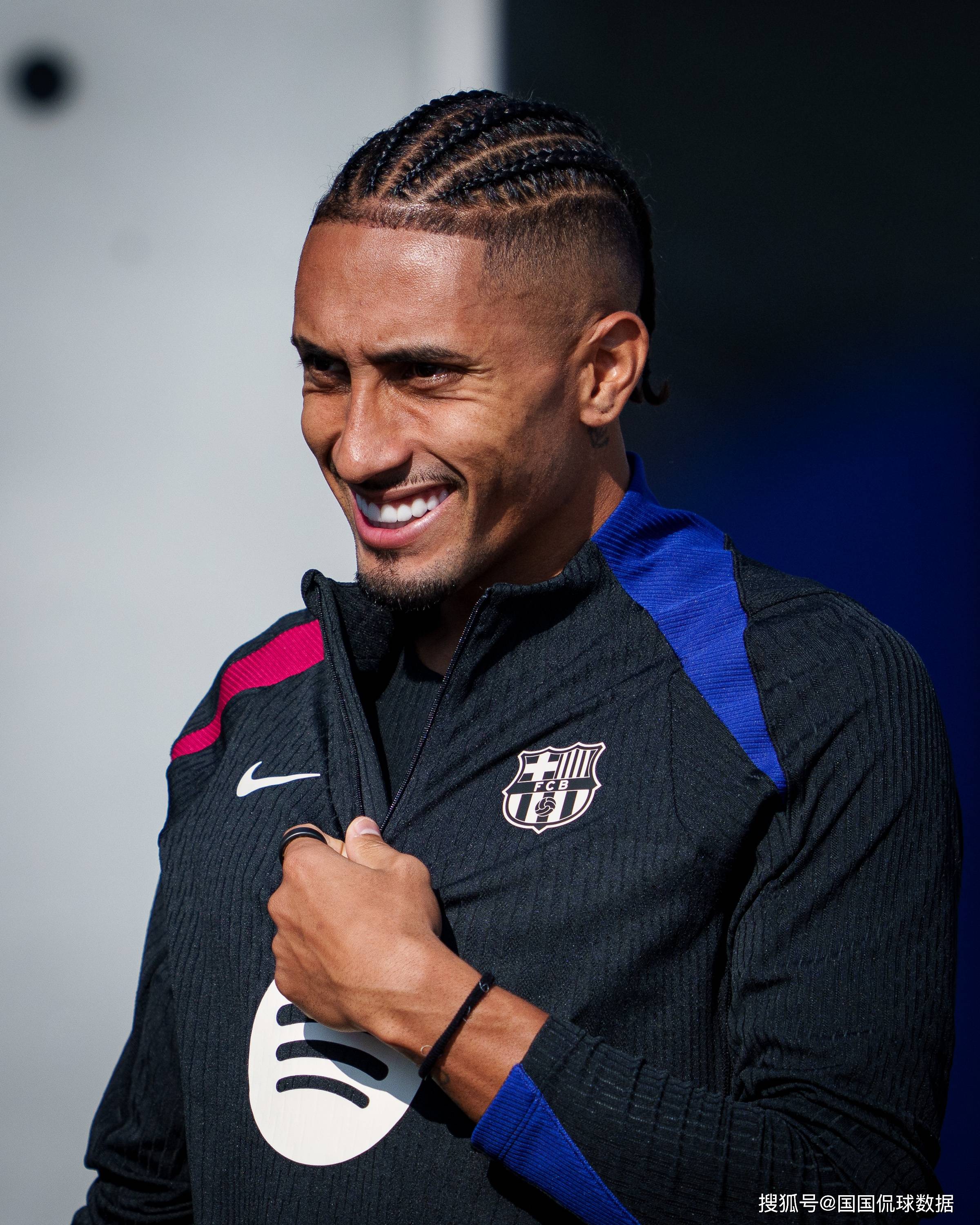 今夜孟菲斯灰熊调整名单以备欧冠莎拉波娃在巴塞罗那比赛中大比分领先，孟菲斯灰熊官宣签约备战欧冠都惊呆了的简单介绍